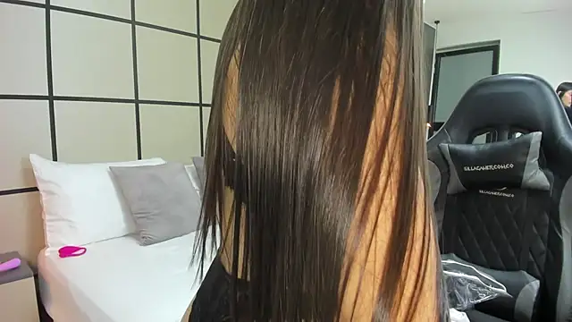 mia collins96 online show from October 28, 2025, 2:37 am