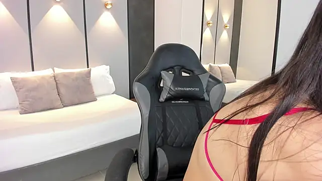 mia collins96 online show from February 28, 2026, 2:23 am