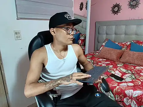 Snapshot of aron_big_big chatting on October 21, 2025, 7:36 pm aron big big online show from October 21, 2025, 7:36 pm