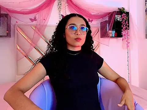 Snapshot of ZOEH_ROSS chatting on October 21, 2025, 11:05 pm ZOEH ROSS online show from October 21, 2025, 11:05 pm