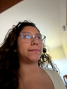 Kmiii21 online show from October 26, 2025, 9:42 pm