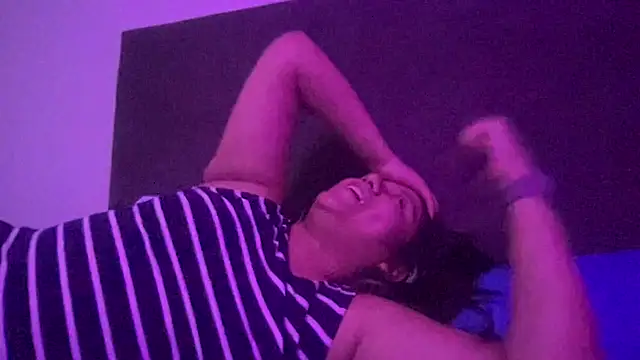 Kmiii21 online show from April 26, 2026, 3:59 am