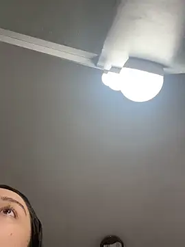 Selena Roa online show from November 8, 2025, 1:22 pm