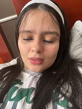 Selena Roa online show from April 16, 2026, 4:19 pm