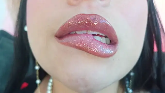 mia roux1 online show from March 27, 2026, 10:42 pm