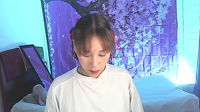 Charlotte morh  online show from November 12, 2025, 11:47 pm