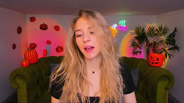 sassy cutie online show from November 5, 2025, 6:24 am