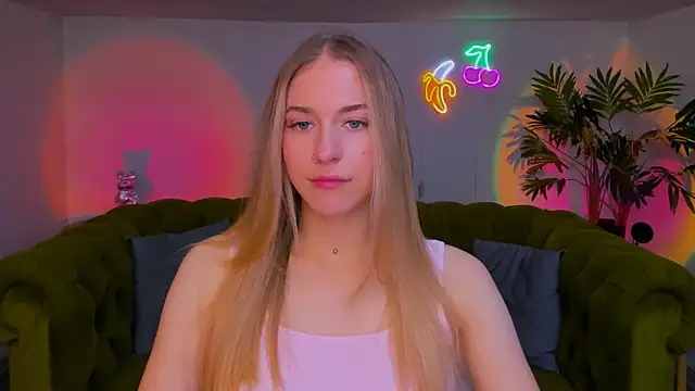 sassy cutie online show from November 13, 2025, 8:08 pm