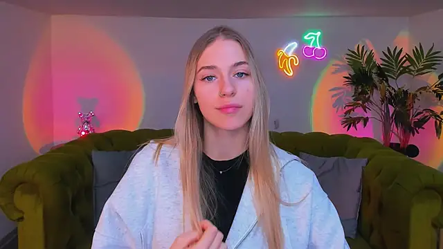 sassy cutie online show from November 28, 2025, 8:00 pm