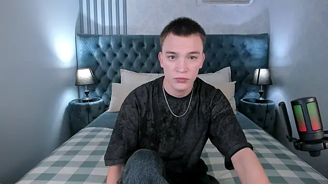 Derek Banville online show from November 5, 2025, 8:36 am