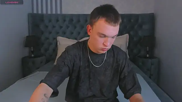 Derek Banville online show from November 19, 2025, 12:38 pm