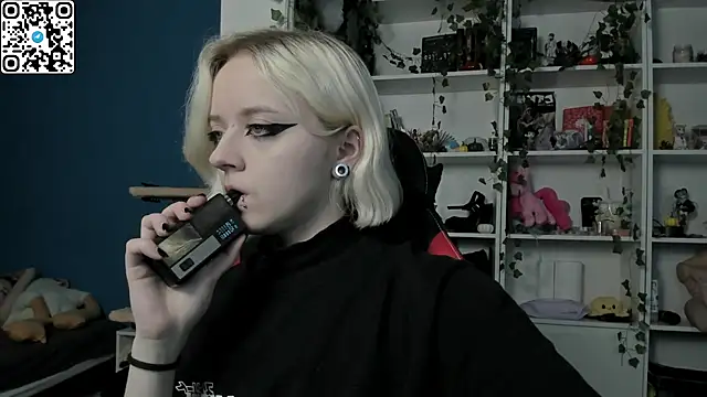 Holy Mistress S online show from December 3, 2025, 9:18 am