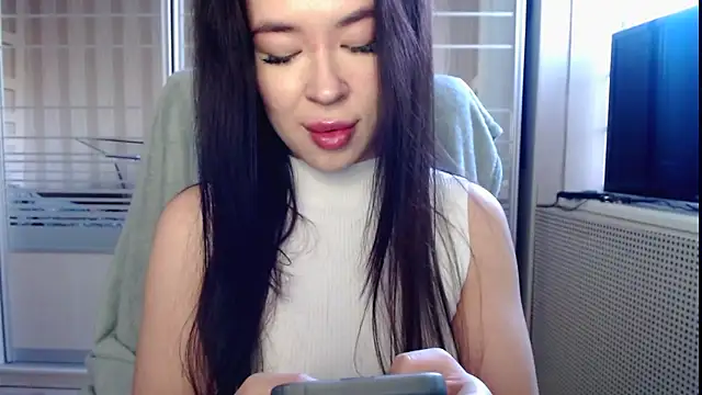 Laura miss online show from November 4, 2025, 11:09 am