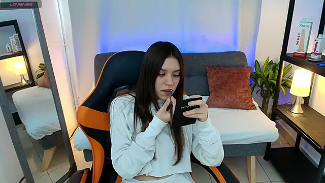 MilaHart online show from November 2, 2025, 6:10 pm