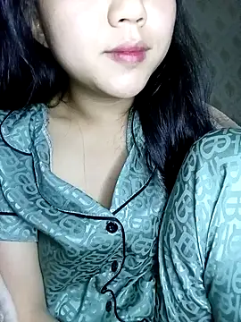 Quynhsumon online show from March 14, 2026, 2:55 pm