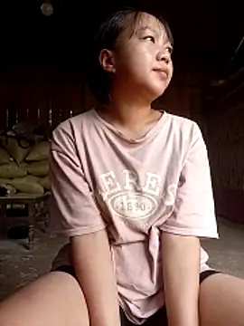 Quynhsumon online show from April 16, 2026, 4:13 am