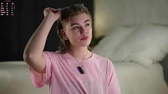 MelodyBaur online show from December 16, 2025, 12:21 pm