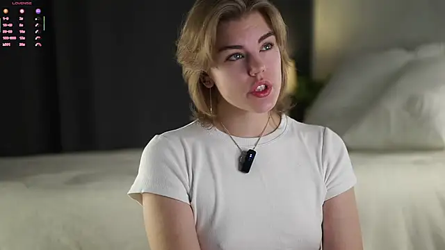 MelodyBaur online show from December 19, 2025, 2:57 pm