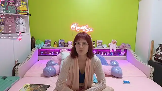  HeraLuna  online show from January 5, 2026, 9:51 pm