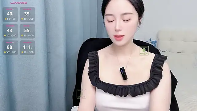 Xiaotaimei 666 online show from November 8, 2025, 5:40 am