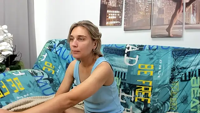 Snapshot of Tenderly_Sophie chatting on July 18, 2026, 1:10 am Tenderly Sophie online show from July 18, 2026, 1:10 am