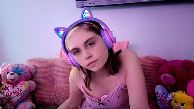 daddysprincess731 online show from May 18, 2026, 2:18 am