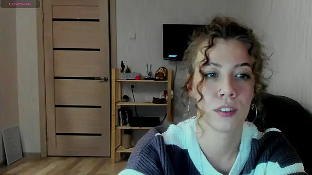 twinkle rosie online show from January 10, 2026, 6:42 pm