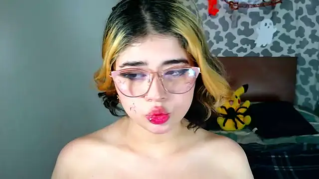 Snapshot of Dafne_Delayne chatting on October 22, 2025, 8:08 pm Dafne Delayne online show from October 22, 2025, 8:08 pm