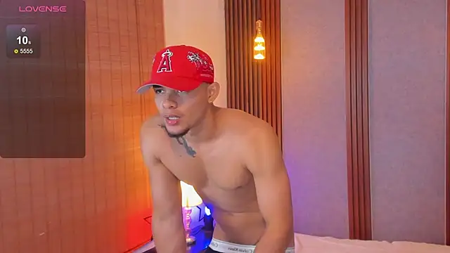 Arthur Louis online show from October 31, 2025, 1:23 pm