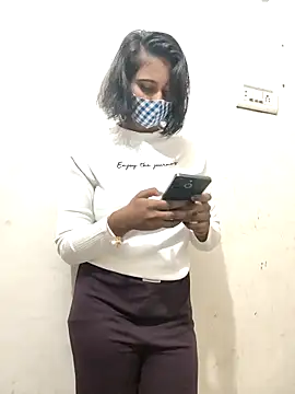 Rinki hoty online show from November 3, 2025, 2:46 am