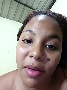 Snapshot of NickiiiNova chatting on November 4, 2025, 4:11 am NickiiiNova online show from November 4, 2025, 4:11 am