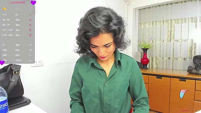 chloehanna online show from November 27, 2025, 1:35 pm