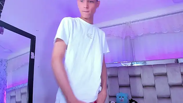 Snapshot of boyswantingplay chatting on November 25, 2025, 9:42 am boyswantingplay online show from November 25, 2025, 9:42 am