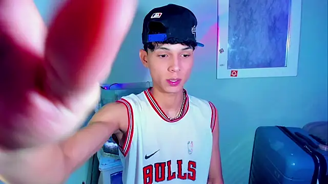 Snapshot of boyswantingplay chatting on February 23, 2026, 12:24 pm boyswantingplay online show from February 23, 2026, 12:24 pm