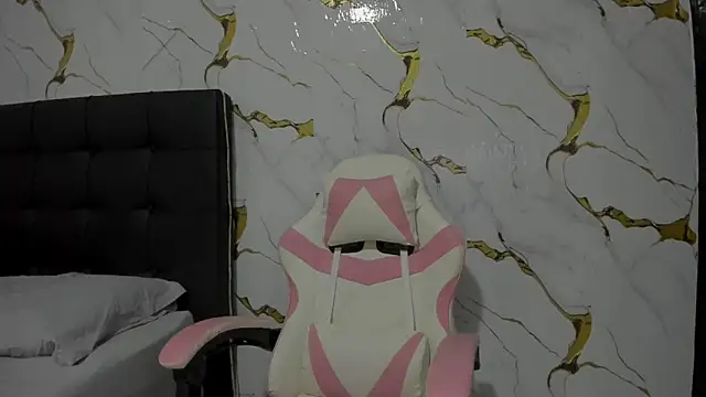 Snapshot of Scarlet_DLuce chatting on July 14, 2026, 9:03 am Scarlet DLuce online show from July 14, 2026, 9:03 am