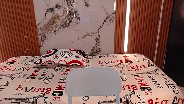 rosselyn  online show from December 4, 2025, 7:55 pm