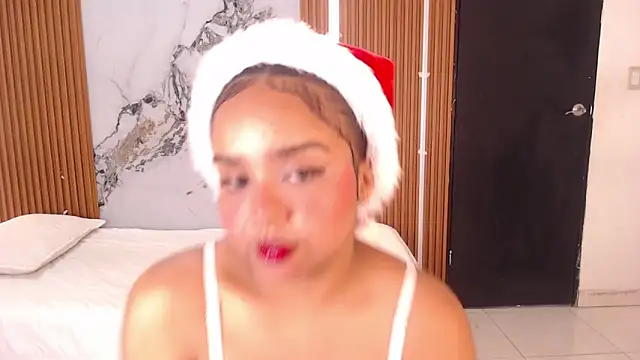 rosselyn  online show from December 13, 2025, 8:14 pm