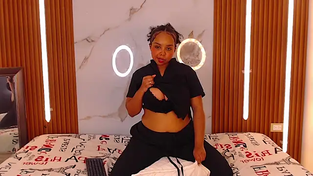 rosselyn  online show from January 15, 2026, 7:39 pm