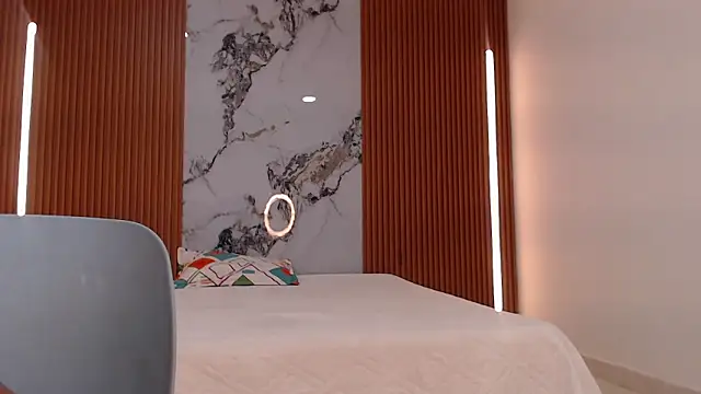 rosselyn  online show from February 9, 2026, 12:31 pm