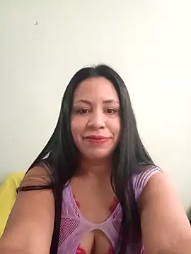 LeilaTaylor online show from December 15, 2025, 2:21 pm