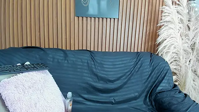 EmmadaSilva online show from November 2, 2025, 1:57 pm