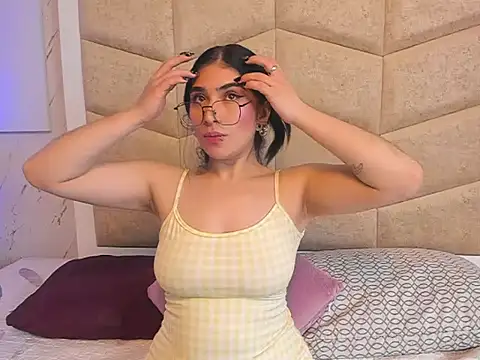 Snapshot of EmmaColliinss chatting on October 28, 2025, 1:58 pm EmmaColliinss online show from October 28, 2025, 1:58 pm