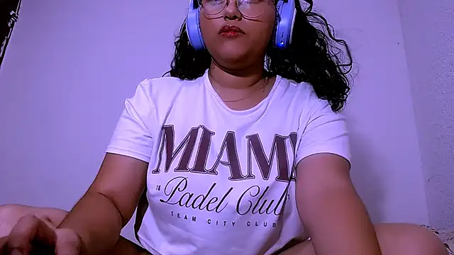 Snapshot of mira_cherry02 chatting on November 4, 2025, 8:57 am mira cherry02 online show from November 4, 2025, 8:57 am