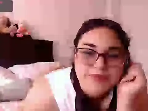 Snapshot of mira_cherry02 chatting on April 2, 2026, 8:39 pm mira cherry02 online show from April 2, 2026, 8:39 pm