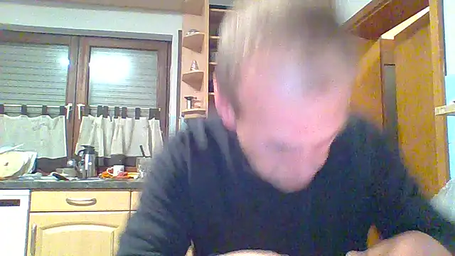 tommy3300 online show from November 5, 2025, 5:40 am