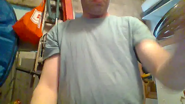 tommy3300 online show from April 3, 2026, 5:16 am