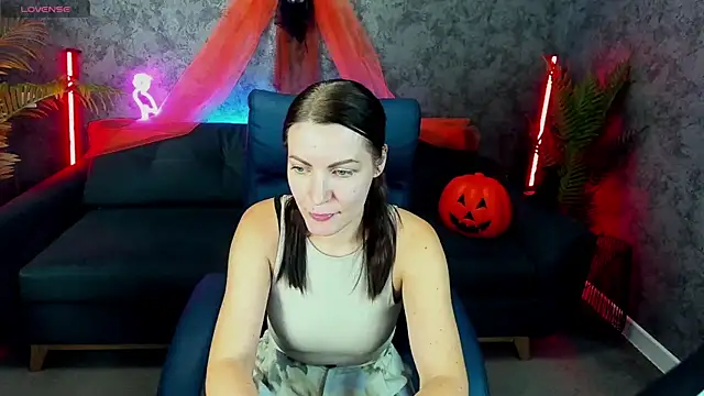 SofieMoons online show from November 1, 2025, 2:30 pm