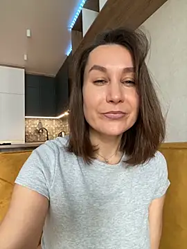 AliceLili online show from November 6, 2025, 10:05 am