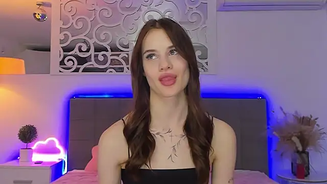 LuisaClover online show from February 22, 2026, 1:42 pm