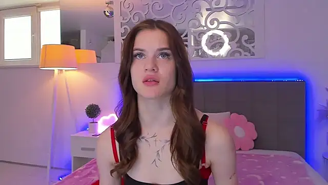 LuisaClover online show from April 3, 2026, 12:25 pm